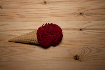  Ice cream made of yarn on a wooden background