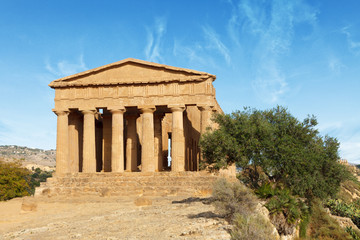 Fototapeta na wymiar Temple of Concordia in valley of the Temples in Agrigento