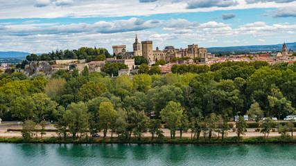 Pont d'avignon, Avignon ville médiévale avec le palais des papes, Vaucluse, France - obrazy, fototapety, plakaty