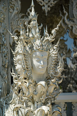 Engelstatue beim weißen Tempel in Chiang Rai