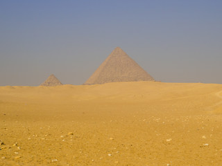 Fototapeta na wymiar View of the Pyramid of Menkaure and the Queens Pyramids of Giza. In Cairo, Egypt