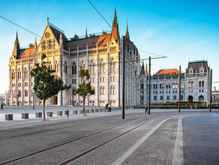 Fototapeta premium View on the famous Hungarian Parliament in autumn