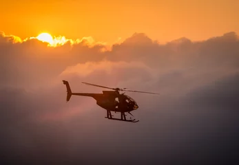 Poster Hawaii toeristisch helikopterbedrijf vliegt bij zonsopgang © Jo
