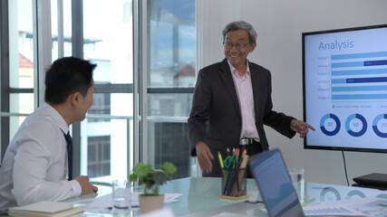 Senior business people are presenting at company meetings. 4k Resolution.