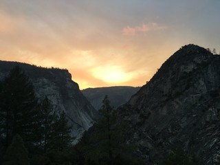 Fototapeta na wymiar Sunset in Yosemitty Mountains from John Muir Trail, Yosemite National Park, California, USA. Fall, September