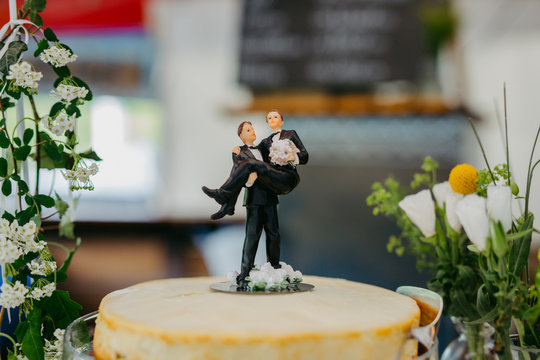 Same sex marriage wedding cake
