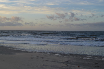 Meereswellen, Himmel, onne und Wolken, Schatten und Licht