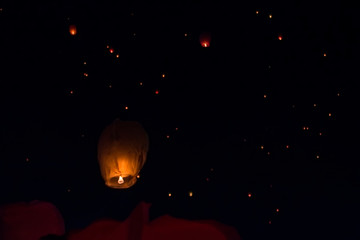 A thousand lanterns fly in the beautiful sky at night
