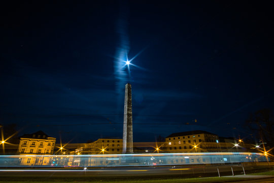 Karolinenplatz bei Nacht 