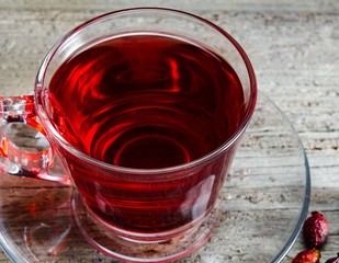 The fruit berry tea in the cup served on table