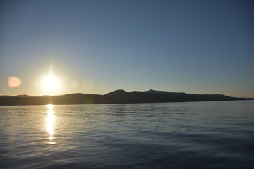 Fototapeta na wymiar lake sunset 