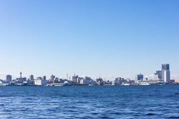 Fototapeta premium (神奈川県ｰ都市風景)埠頭から望む横浜湾岸エリア５
