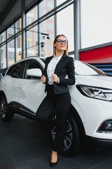 Fototapeta na wymiar business woman buys a car at a car dealership