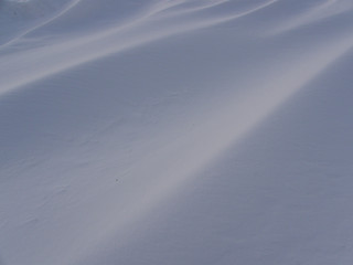 雪の風紋。風に吹かれた雪面の模様。北海道