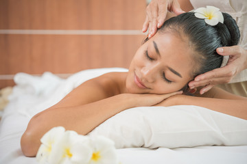 Obraz na płótnie Canvas Massage. Beautiful girl in spa salon