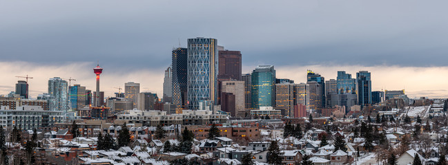 Fototapeta premium Panoramic of Calgary's skyline on a cold winter evening. 