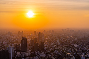 Fototapeta na wymiar Beautiful sunset in the city of Bangkok