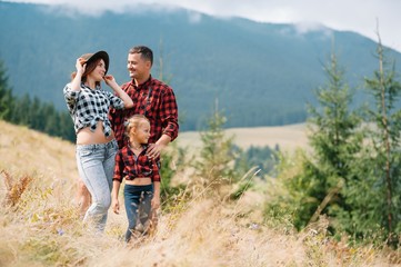 Obraz premium Young family with child resting on a mountain