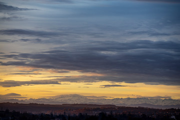 Fototapeta na wymiar beautiful sky at sunrise in the south of France