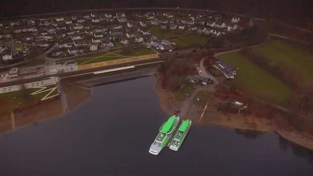 Schiff und Zugfahrt am Biggesee Luftaufnahme