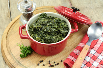 spinach cooked with fresh cream