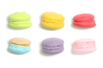 Fototapeta na wymiar side view group of colorful macaroon isolated on white background