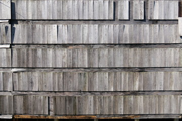 日に焼けた寺の芳名版