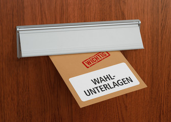 Post mit der Beschriftung Wahlunterlagen