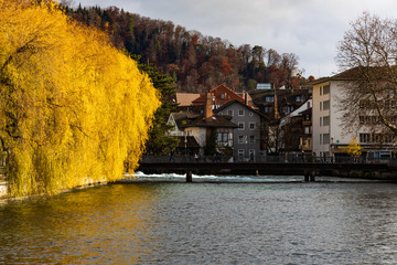 Fototapeta na wymiar autumn in the city thun Switzerland