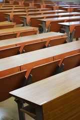 大学の講義室のイメージ