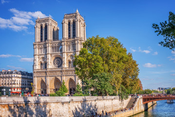 Notre Dame de Paris and the river Seine, Paris, France - obrazy, fototapety, plakaty