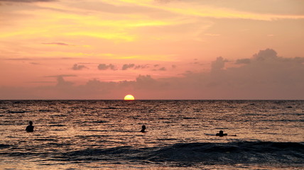 playing on the beach at dusk, taken when the light is very low, less noise, blurry and is not focused
