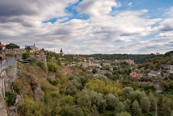 Fototapeta na wymiar Panoramablick über Kamianets-Podilskyi in der Ukraine 