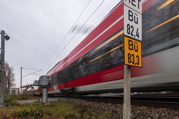 Vorbeifahrt eines Personenzuges