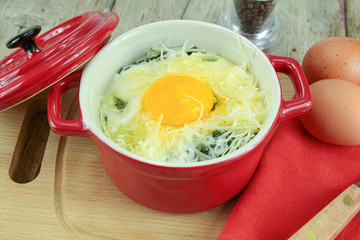 Florentine egg in a casserole