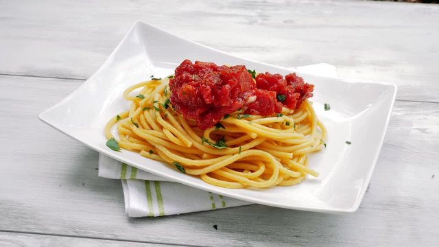 Fresh spaghetti with tomato sauce.