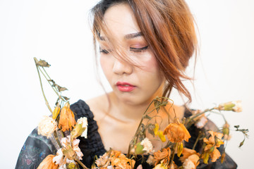 Fototapeta premium pretty asian woman holding bunch of flower