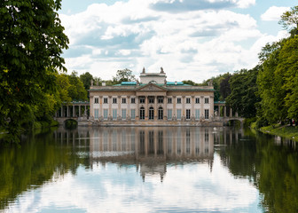 Fototapeta na wymiar Frontal view of Lazienki Palace and lake in Lazienki Park, Warsaw