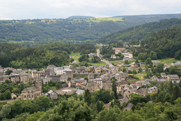 Fototapeta na wymiar city of murol in auvergne (france) 