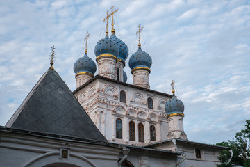 Fototapeta na wymiar The temple in honor of the icon of the Kazan Mother of God in Kolomenskoye