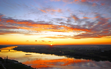 Fototapeta na wymiar Sunset on the Vistula in Grudziadz. Poland