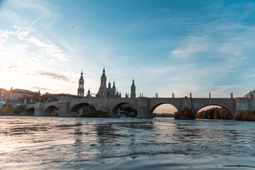 Obraz premium Zaragoza November 29, 2019, Rio Ebro as it passes through the city of Zaragoza