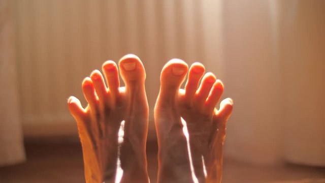 Feet with toes moving, relaxing. Closeup. 4K UHD.	