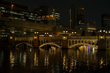 大阪中之島・堂島川と水晶橋の夜景
