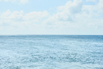 Obraz premium Side view of the sea, sky and line of horizon. Day time