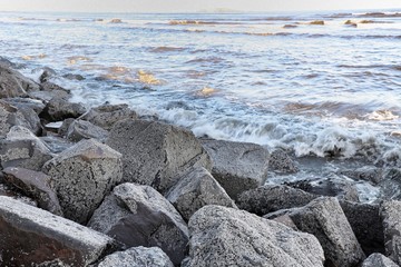 Rock barrier arranged to hold back approaching tide