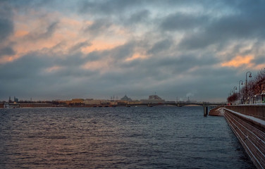 Fototapeta premium Evening landscape with the Neva river in St. Petersburg
