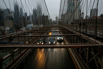 Fototapeta na wymiar Brooklyn bridge under the rain and mist
