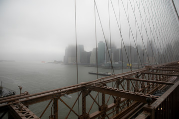 Fototapeta premium Brooklyn bridge under the rain and mist