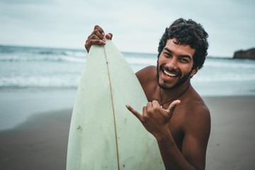  Black boy surfer on the beaches of Montañita, Ecuador - obrazy, fototapety, plakaty